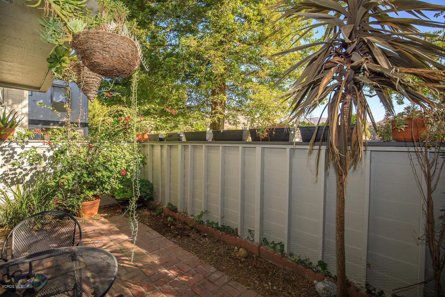 6542 Stoney View Lane, Unit 5 Simi Valley, CA 93063 - Photo 30 of 32 a backyard of a house with lots of green space