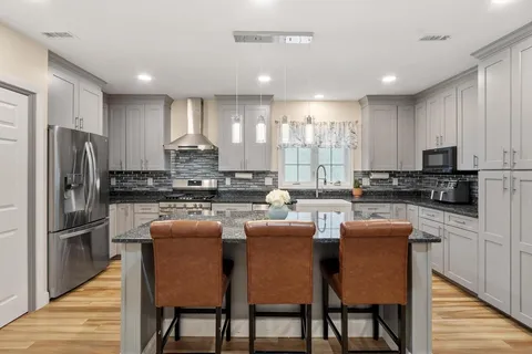 $899,000 | 10 Swan Street, Lawrence, MA 01841