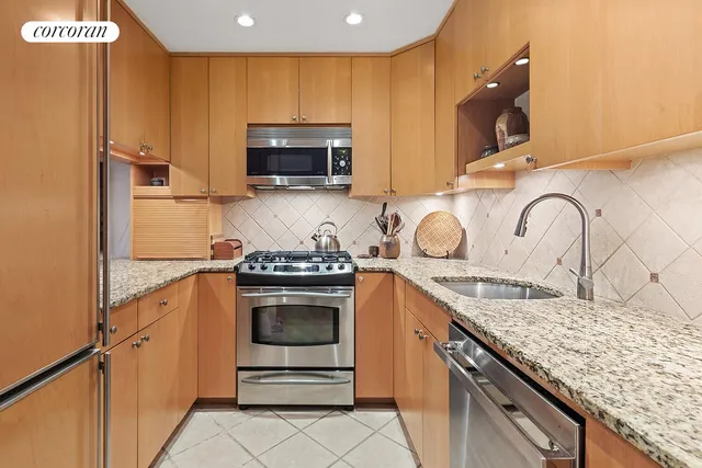 $2,395,000 | 471 West 22nd Street, Unit F | Chelsea