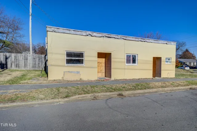 $59,900 | 212 West Chilhowie Avenue, Johnson City, TN 37604