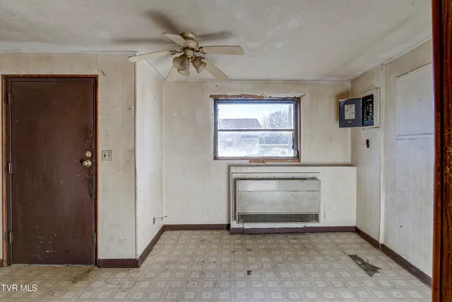 $59,900 | 212 West Chilhowie Avenue, Johnson City, TN 37604