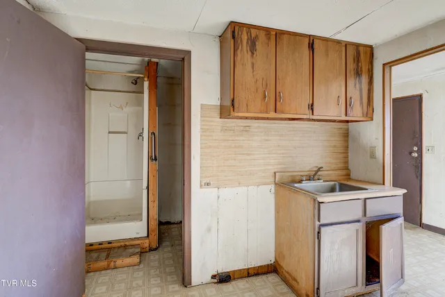 $59,900 | 212 West Chilhowie Avenue, Johnson City, TN 37604