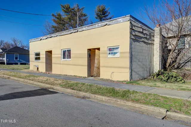 $59,900 | 212 West Chilhowie Avenue, Johnson City, TN 37604