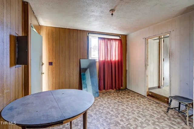 $59,900 | 212 West Chilhowie Avenue, Johnson City, TN 37604