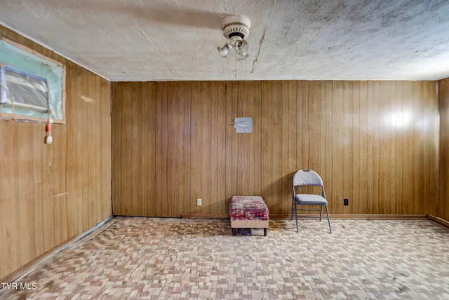 $59,900 | 212 West Chilhowie Avenue, Johnson City, TN 37604