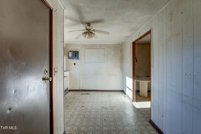 $59,900 | 212 West Chilhowie Avenue, Johnson City, TN 37604