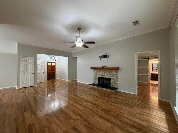 $2,195 | 8011 Aspen Drive, Baytown, TX 77523