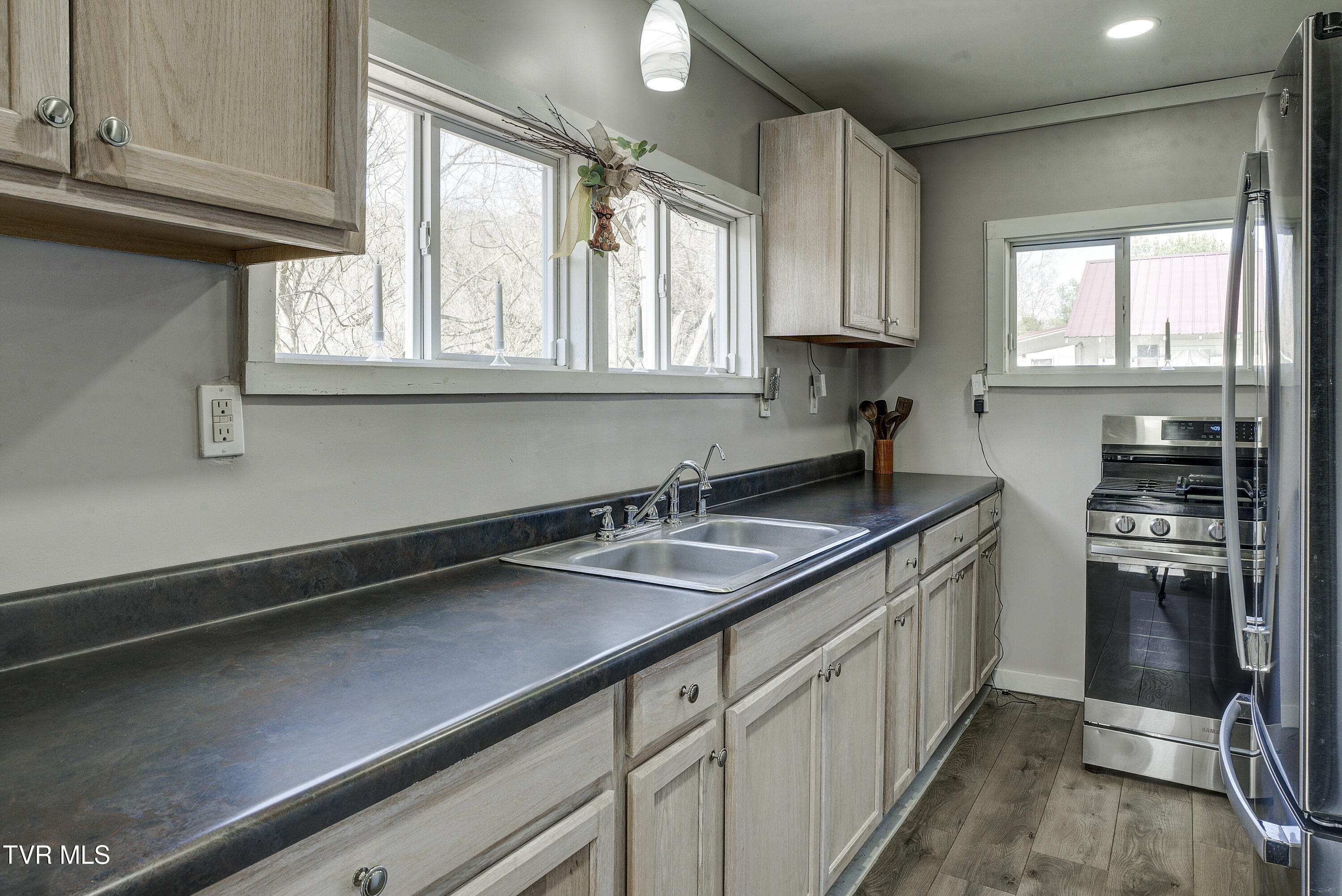 412 Railroad Street Erwin, TN 37650 - Photo 11 of 32 Railroad-8