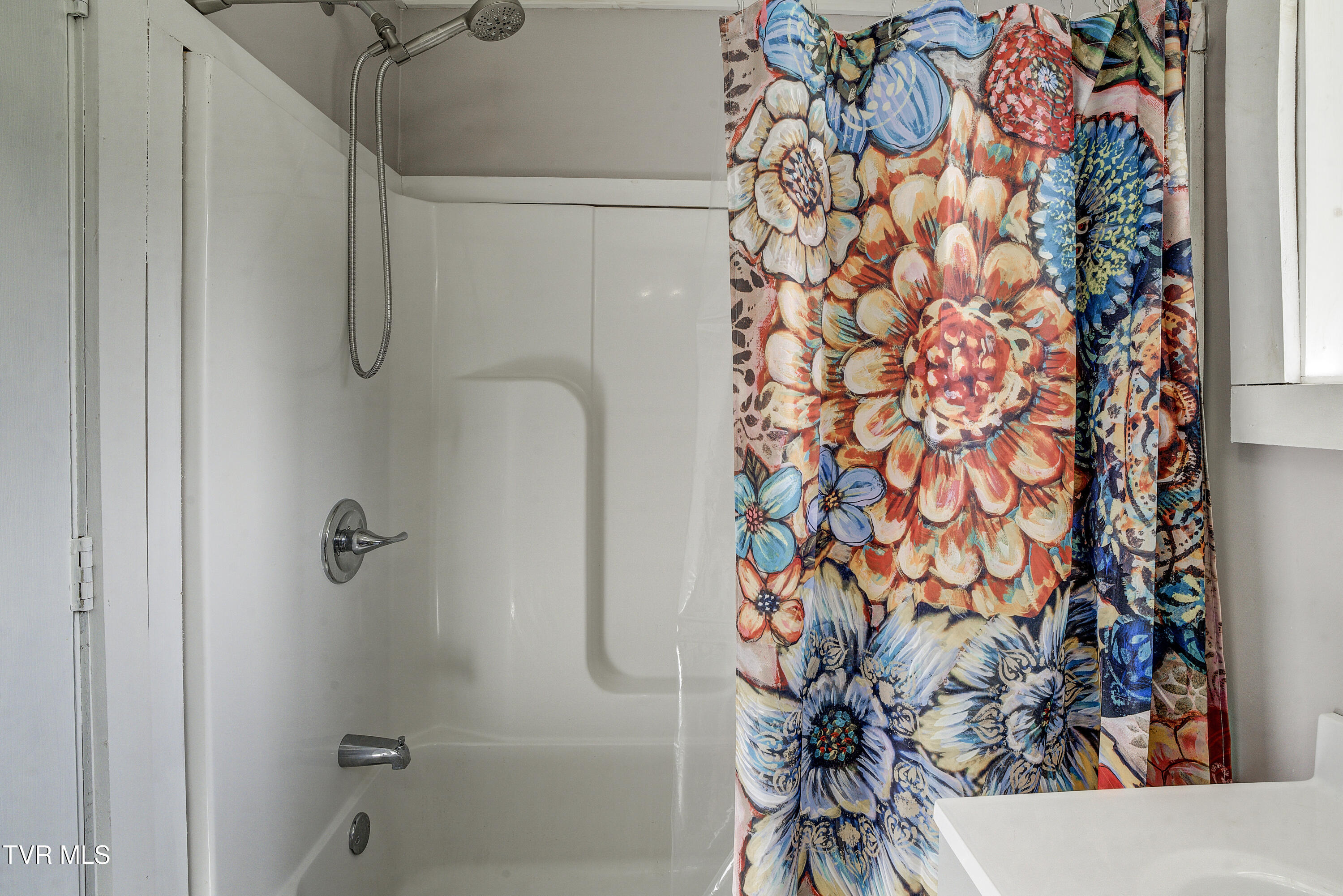 412 Railroad Street Erwin, TN 37650 - Photo 13 of 32 Railroad-10