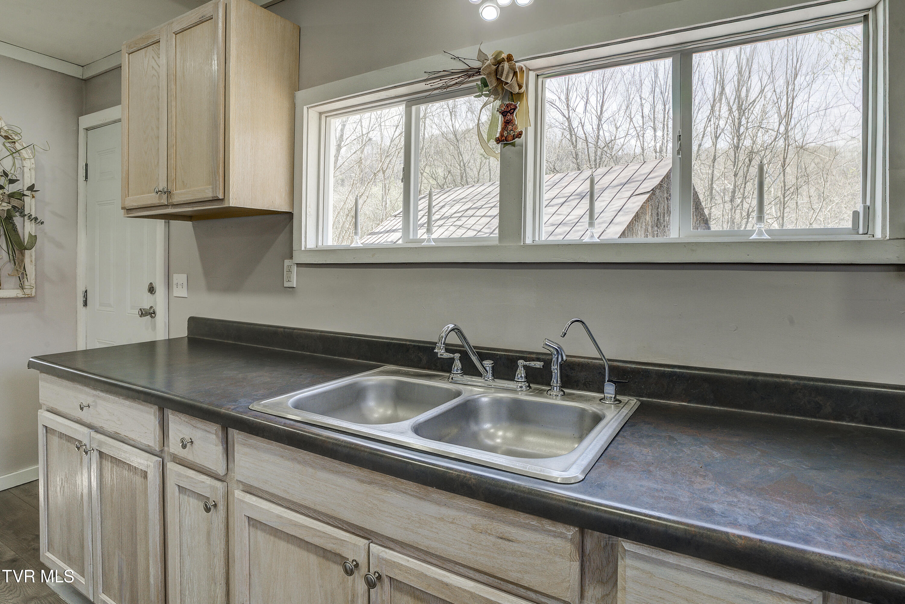 412 Railroad Street Erwin, TN 37650 - Photo 8 of 32 Railroad-5