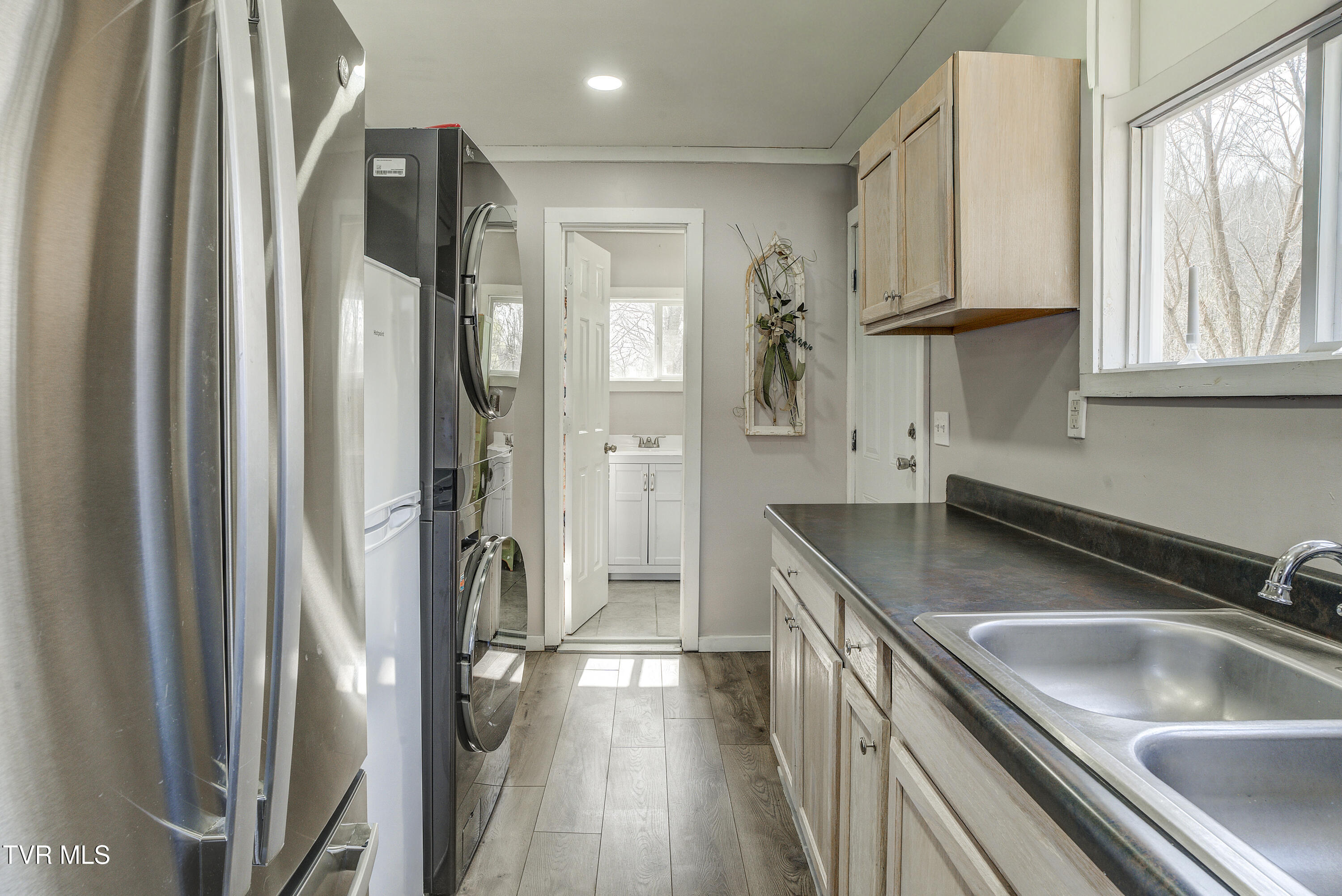 412 Railroad Street Erwin, TN 37650 - Photo 9 of 32 Railroad-6