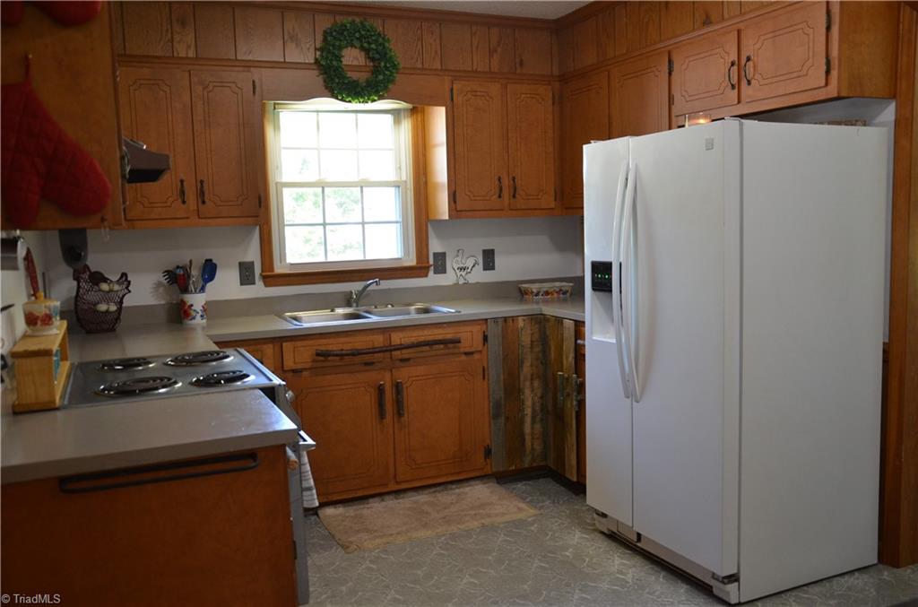 6572 Byrd Road Mebane, NC 27302 - Photo 14 of 30 Laundry with Cabinets + Laundry Sink