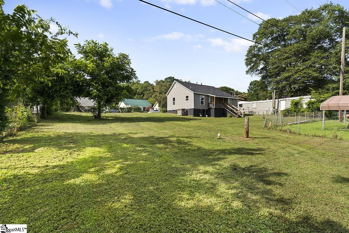 303 Beauregard Street Clinton, SC 29325 - Photo 2 of 11