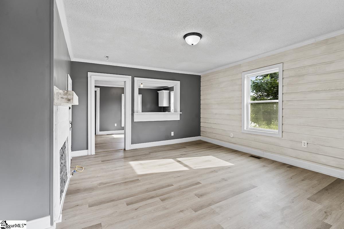 303 Beauregard Street Clinton, SC 29325 - Photo 3 of 11