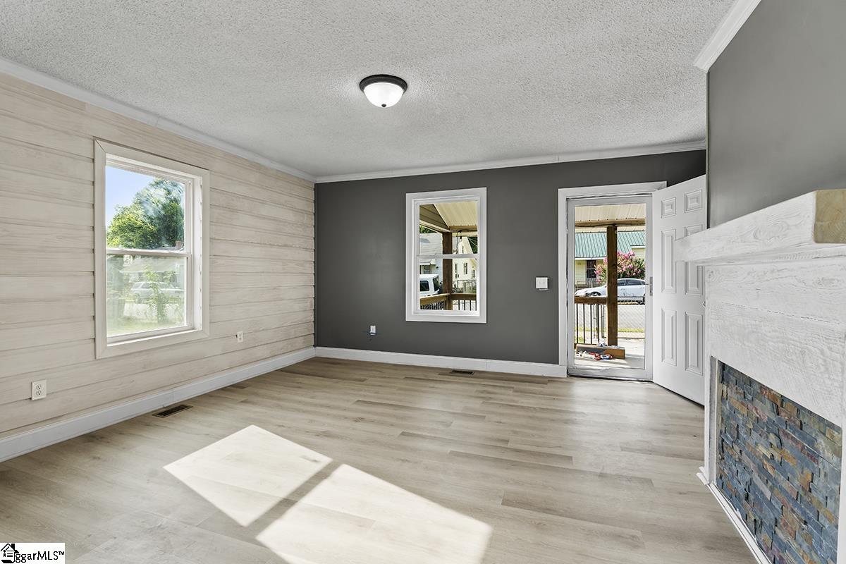 303 Beauregard Street Clinton, SC 29325 - Photo 4 of 11