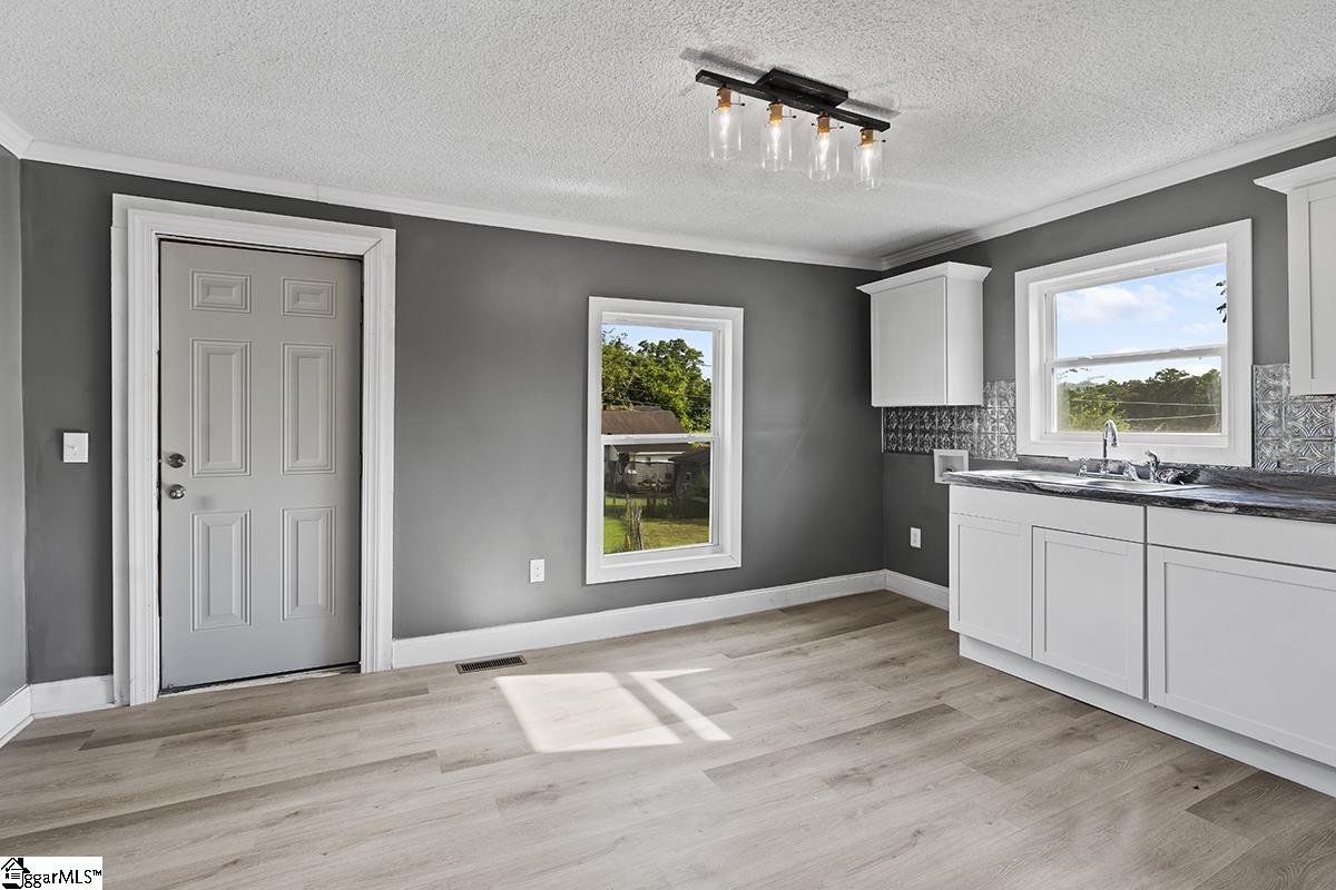 303 Beauregard Street Clinton, SC 29325 - Photo 6 of 11