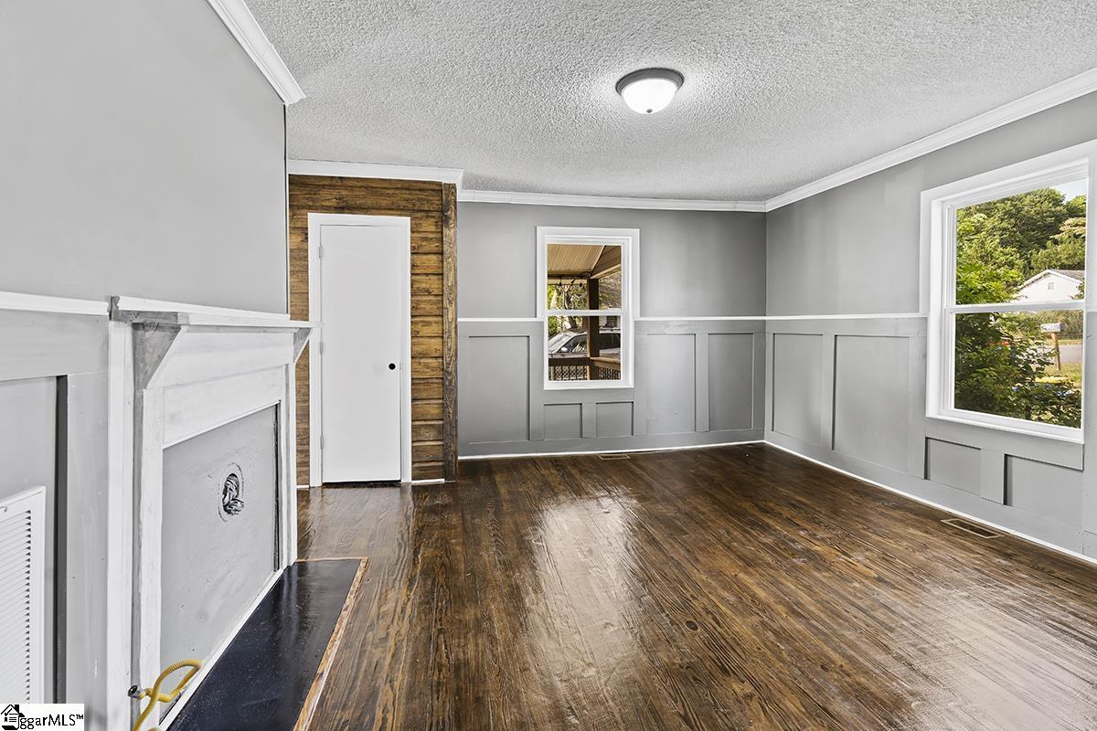 303 Beauregard Street Clinton, SC 29325 - Photo 7 of 11