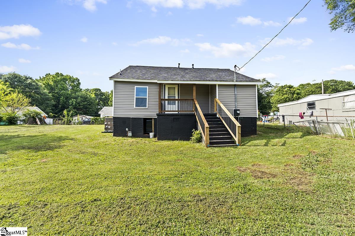 303 Beauregard Street Clinton, SC 29325 - Photo 10 of 11