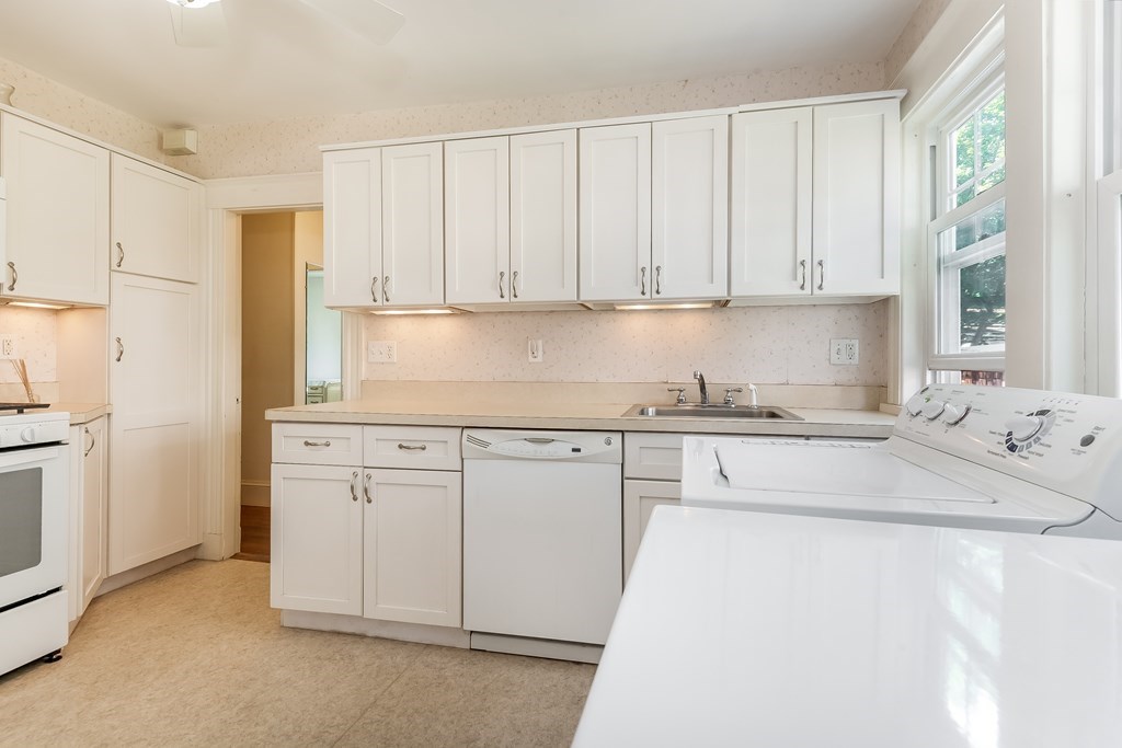25 Brington Road Brookline, MA 02445 - Photo 13 of 37