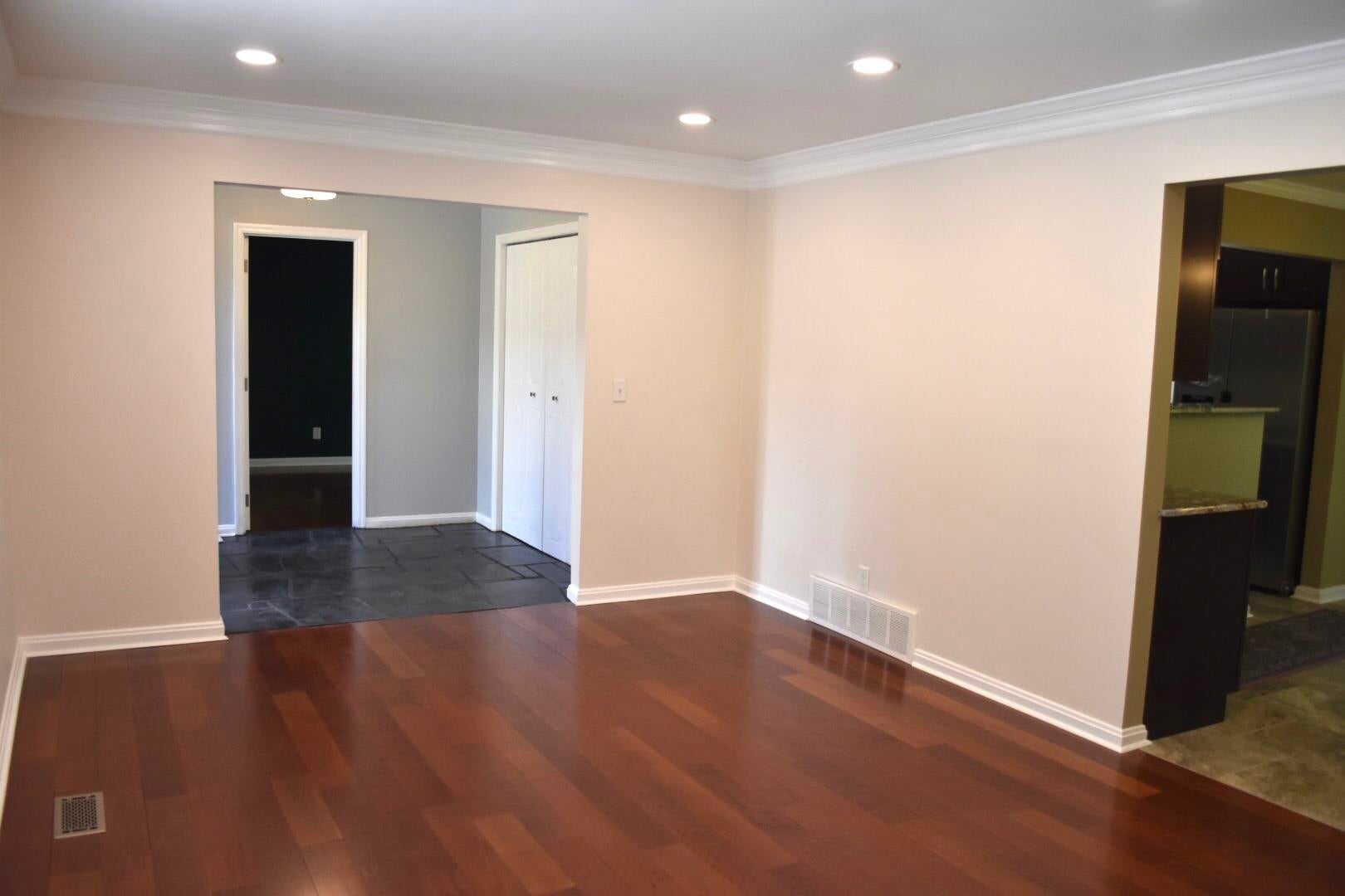 20 Hamill Road Huntington, WV 25701 - Photo 5 of 32 Gallery Image 5