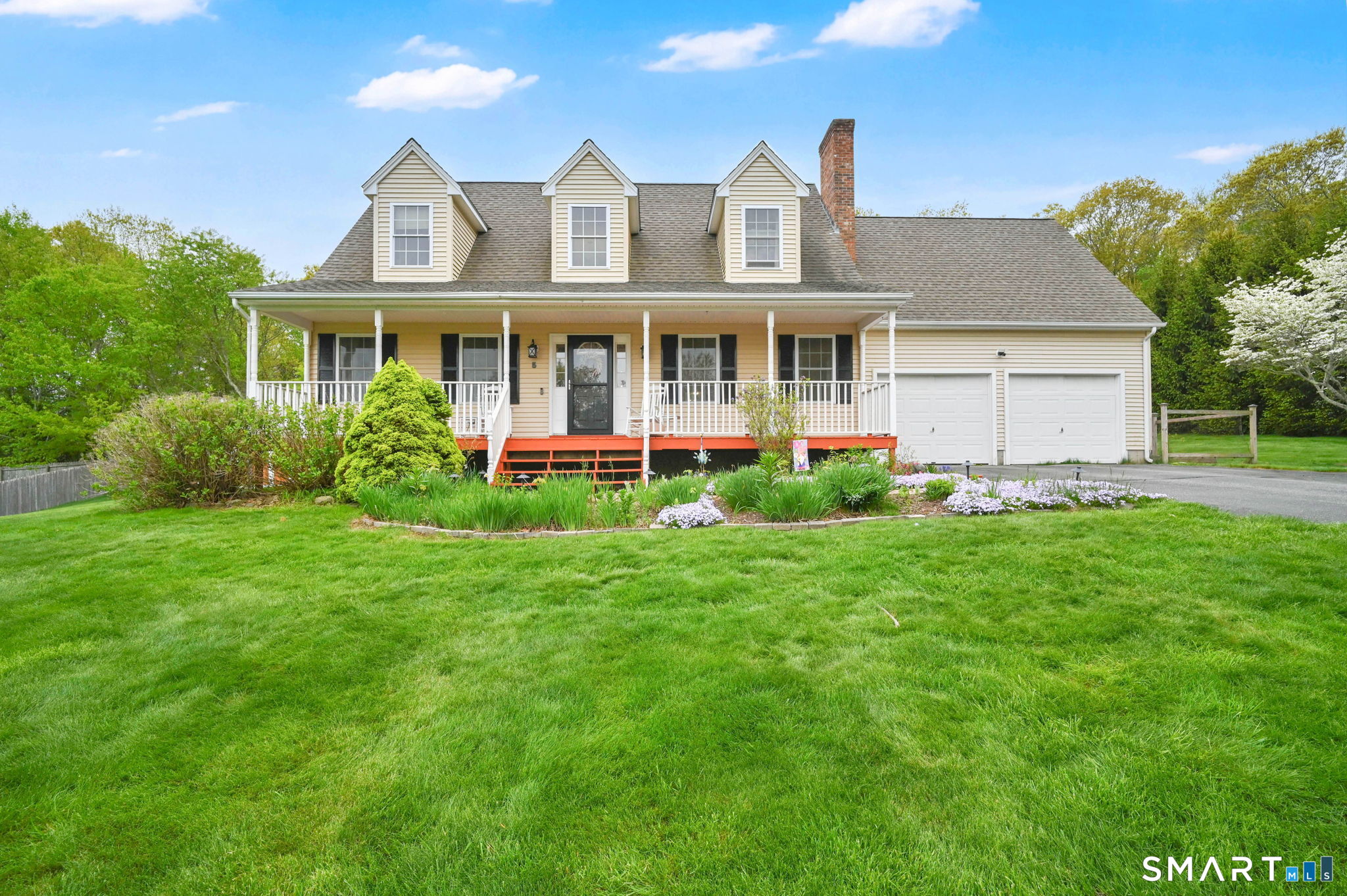 5 Tuckers Run Ledyard, CT 06339 - Photo 1 of 39 a front view of house with yard and green space
