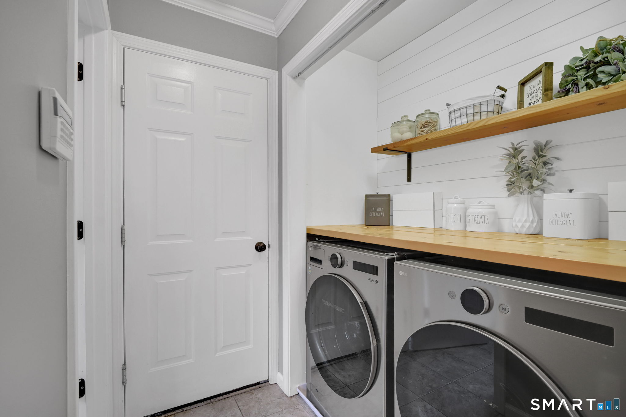 5 Tuckers Run Ledyard, CT 06339 - Photo 20 of 39 a utility room with dryer and washer