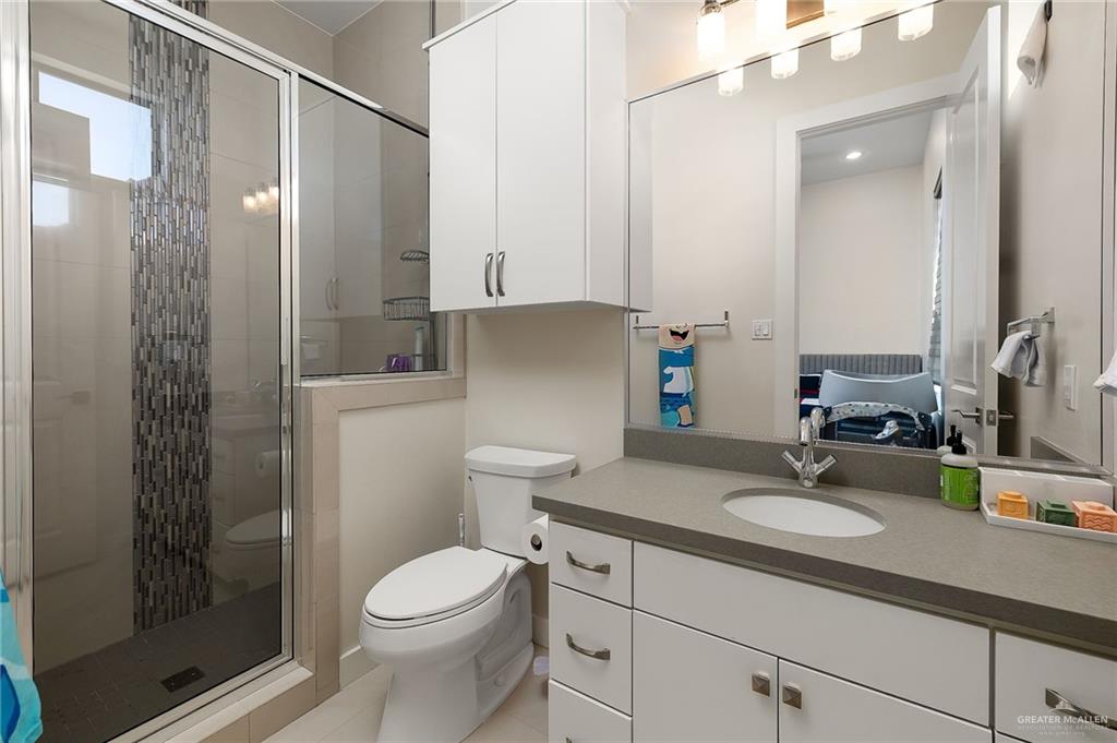 4401 South L Street McAllen, TX 78503 - Photo 14 of 20 a bathroom with a sink toilet and shower