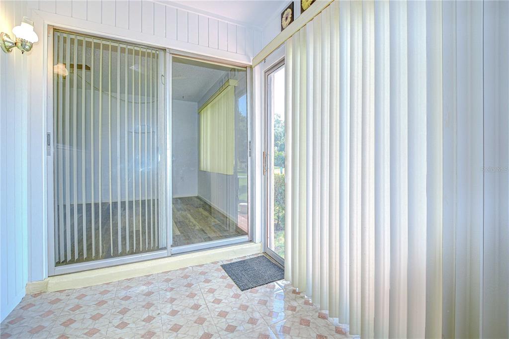 11511 113th Street, Unit 33D Largo, FL 33778 - Photo 25 of 33 a view of a back yard from a balcony