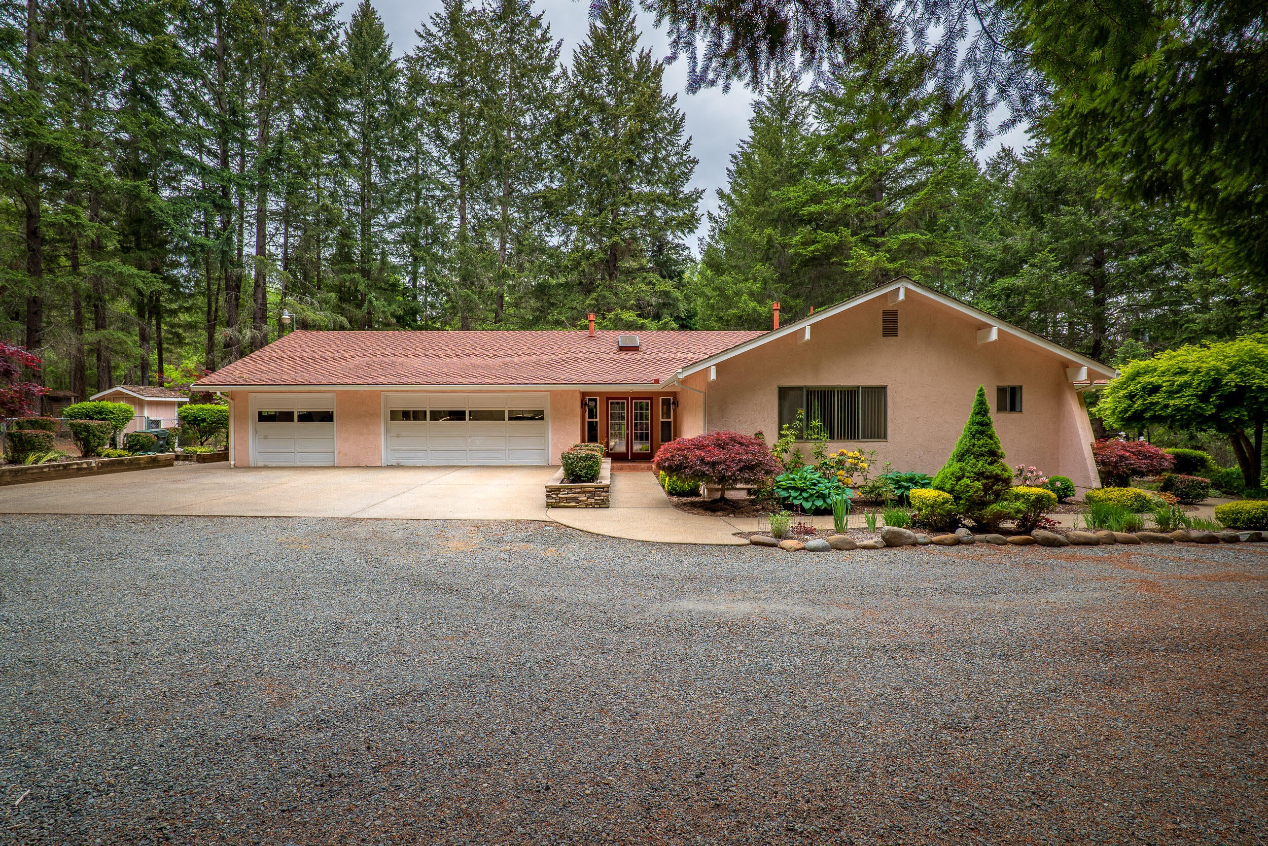 1001 Dick George Road Cave Junction, OR 97523 - Photo 2 of 54 1001DickGeorgeRd-002
