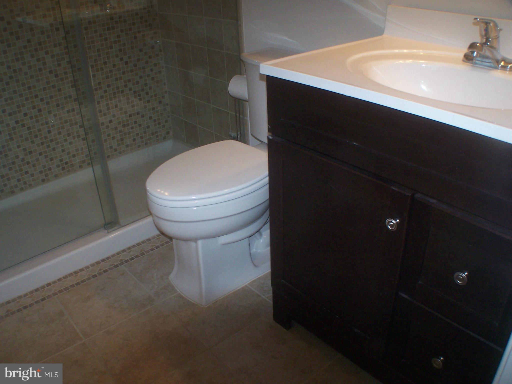 8985 Shadowlake Way Springfield, VA 22153 - Photo 11 of 17 Bath