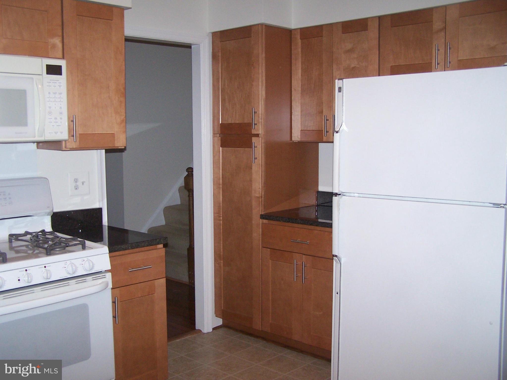 8985 Shadowlake Way Springfield, VA 22153 - Photo 14 of 17 Kitchen