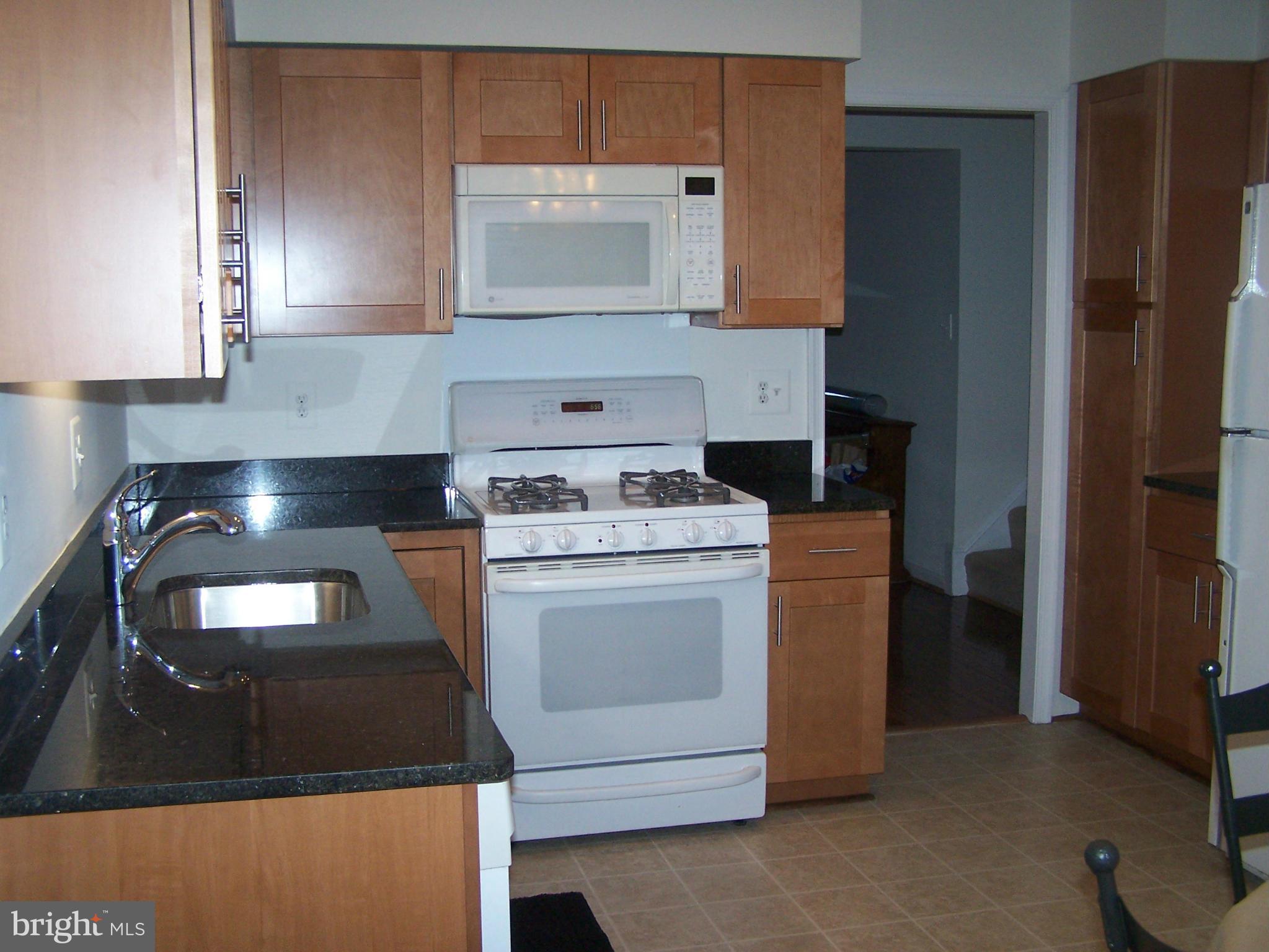 8985 Shadowlake Way Springfield, VA 22153 - Photo 15 of 17 Kitchen