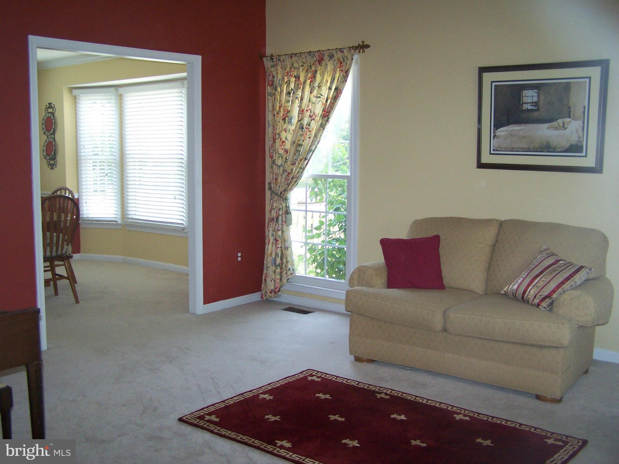 8985 Shadowlake Way Springfield, VA 22153 - Photo 5 of 17 Living Room