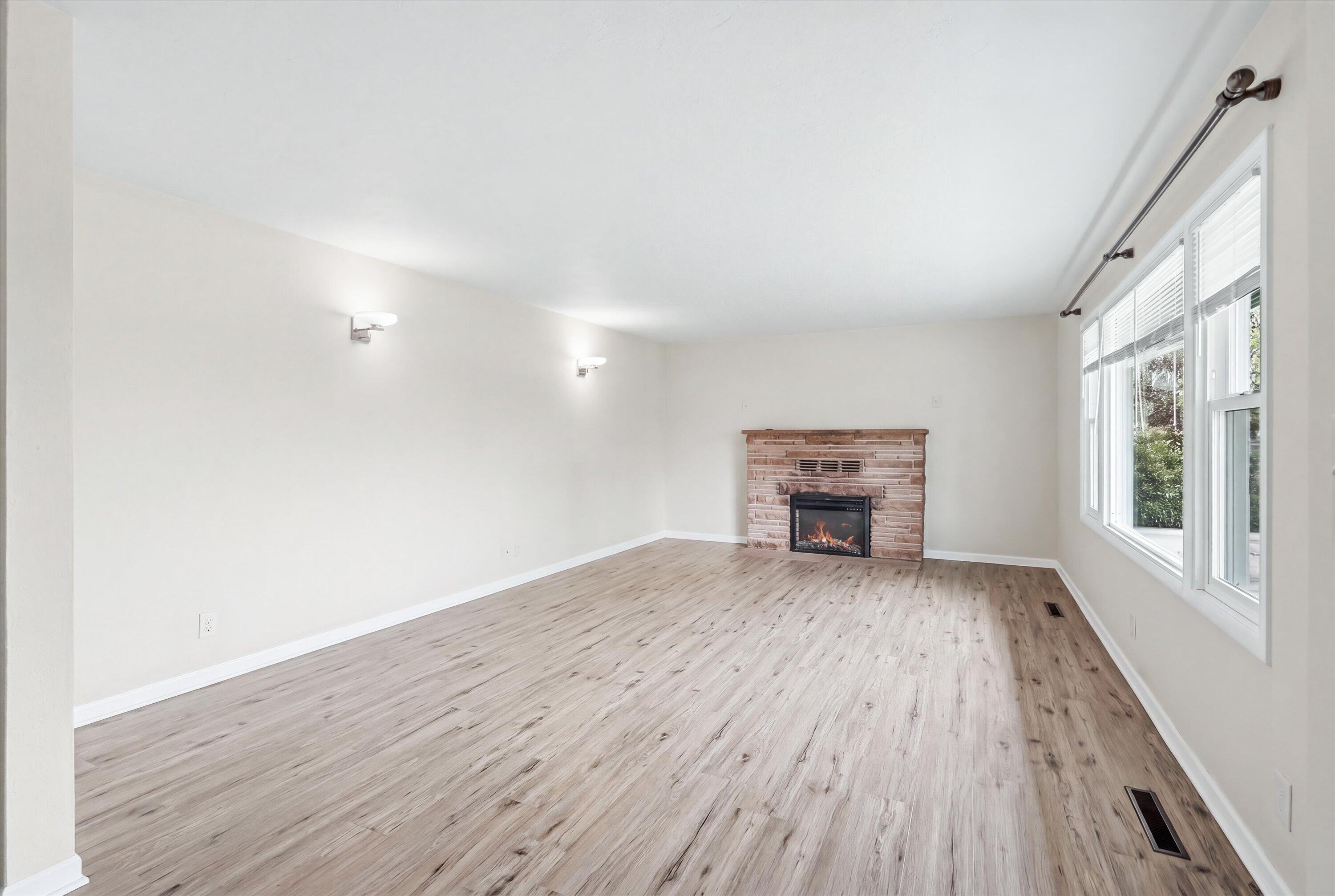 689 South Modoc Avenue Medford, OR 97504 - Photo 6 of 47 Living room