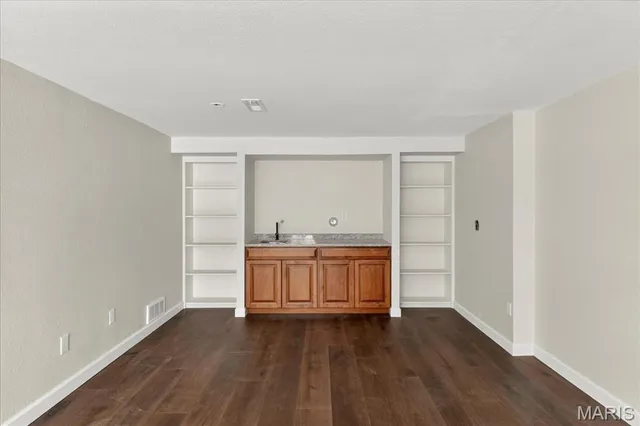 $204,900 | 1977 Hunting Lake Court, Unit 1977, Kirkwood, MO 63122