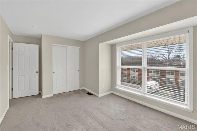 $204,900 | 1977 Hunting Lake Court, Unit 1977, Kirkwood, MO 63122