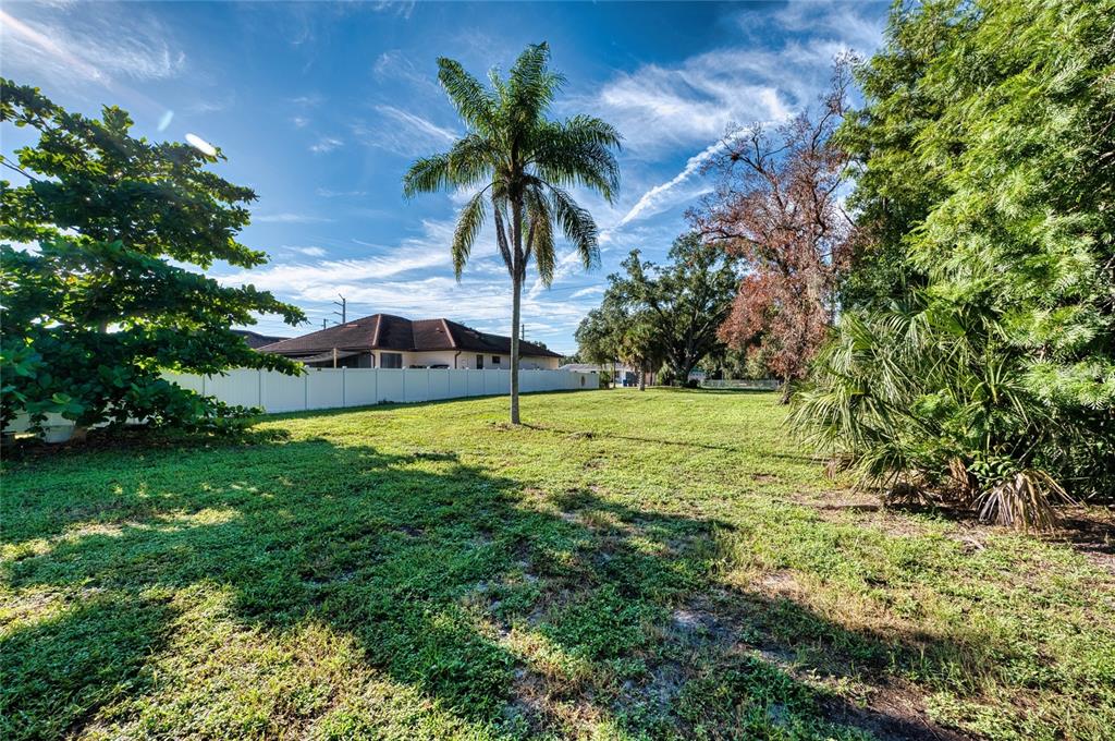 2721 Ashton Road Sarasota, FL 34231 - Photo 11 of 25 Gallery Image 11