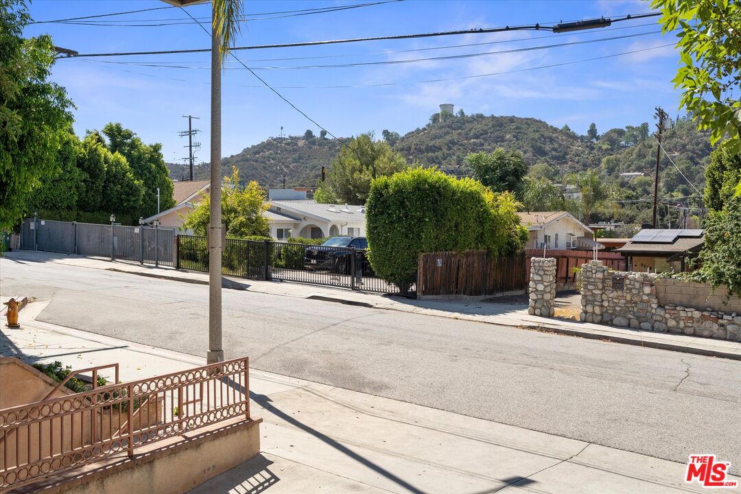 7123 Greeley Street, Unit 102 Tujunga, CA 91042 - Photo 27 of 35