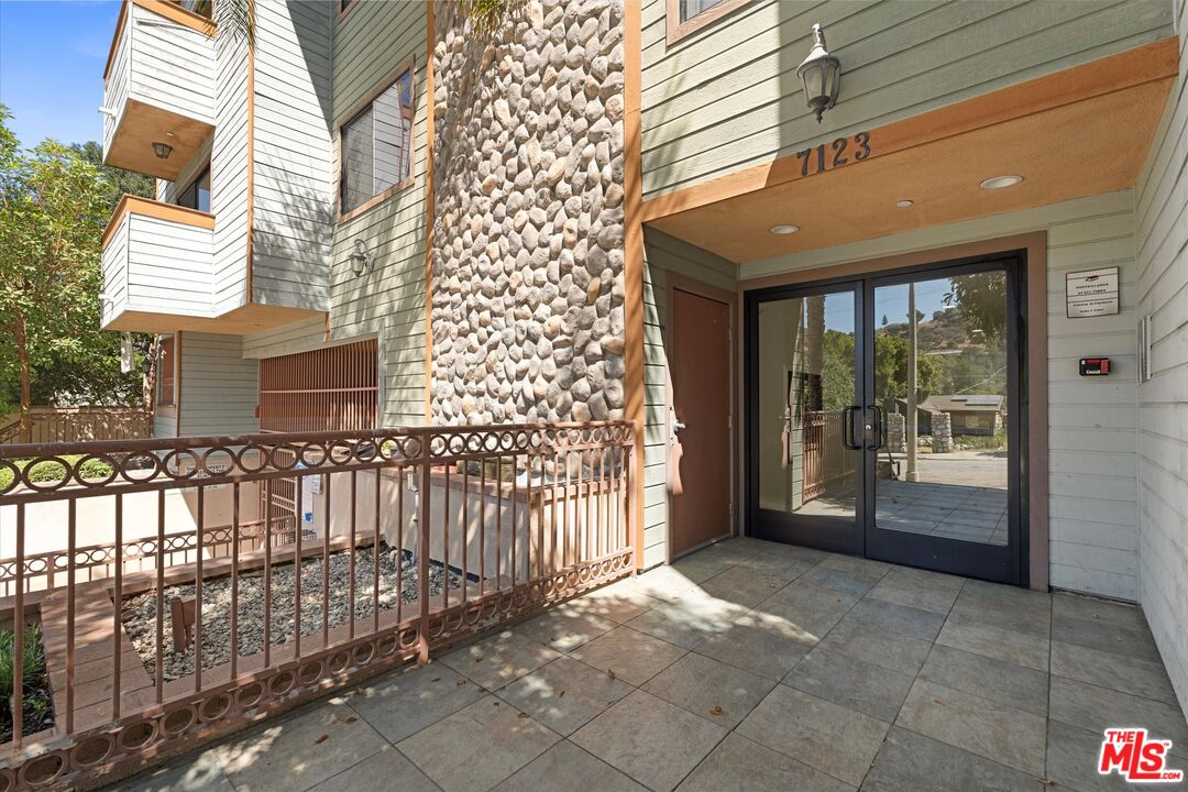 7123 Greeley Street, Unit 102 Tujunga, CA 91042 - Photo 6 of 35