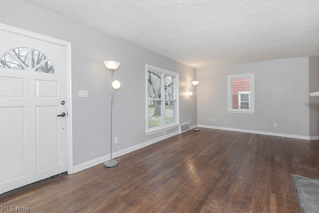 901 Roanoke Road Cleveland Heights, OH 44121 - Photo 7 of 46 Gallery Image 7