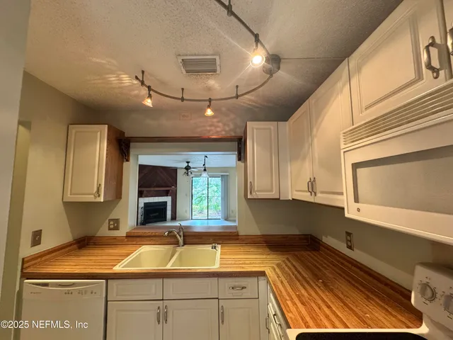 $1,380 | 3801 Crown Point Road, Unit 1064, Jacksonville, FL 32257