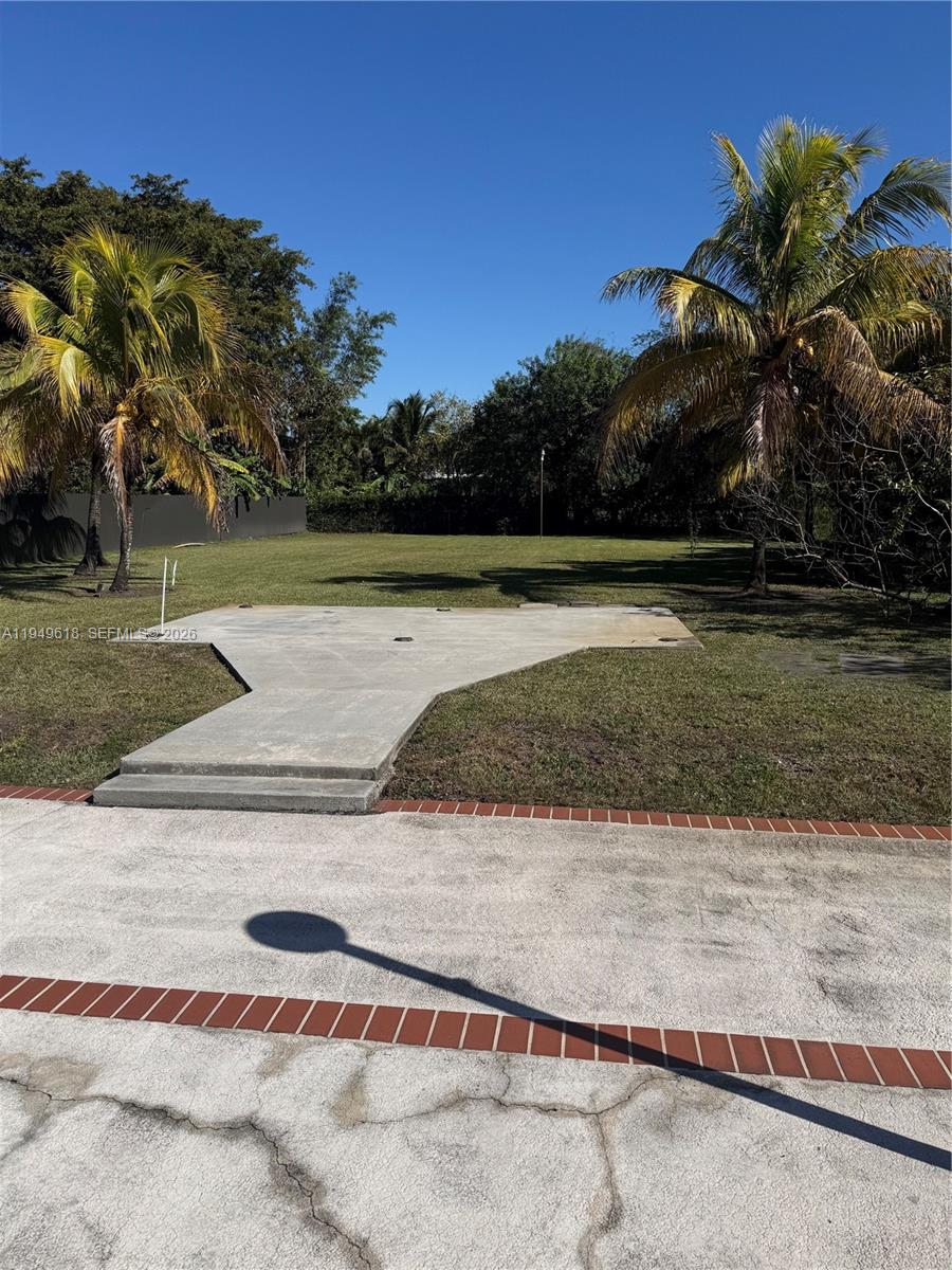 2431 Southwest 124th Avenue Miami, FL 33175 - Photo 3 of 20 a view of a terrace