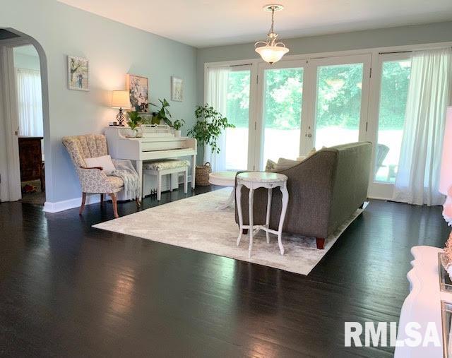 535 Waverly Road Davenport, IA 52804 - Photo 5 of 31 Gallery Image 5