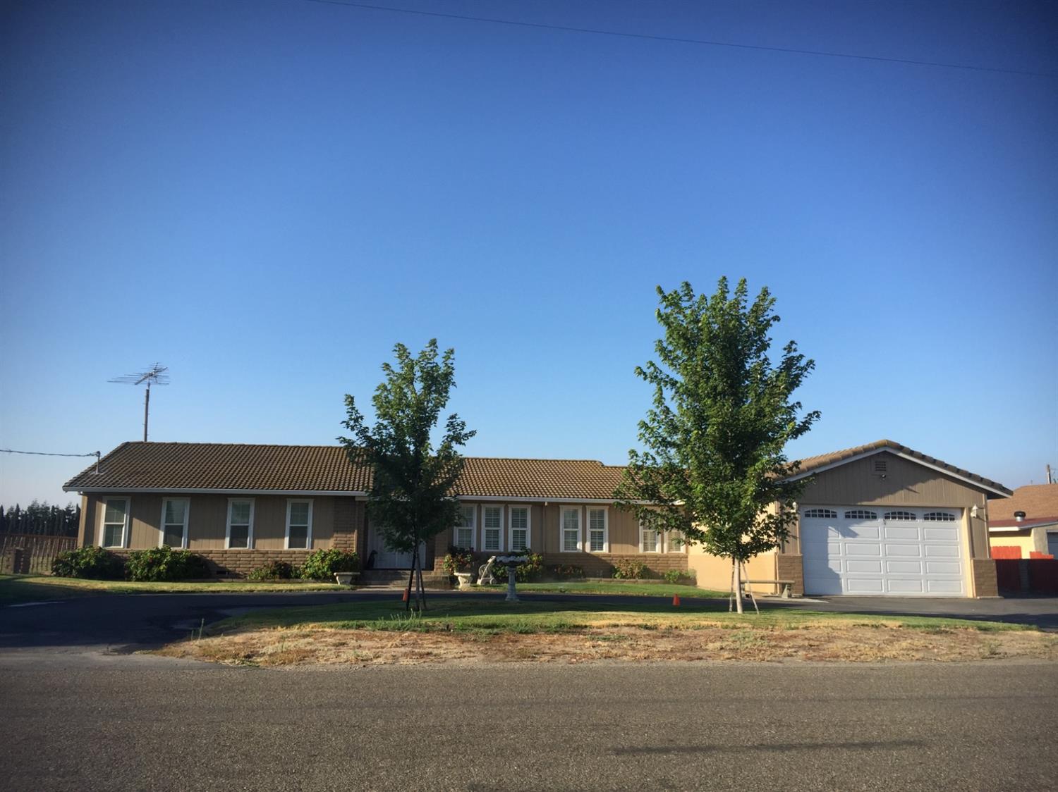6066 East Grayson Road Hughson, CA 95326 - Photo 1 of 34