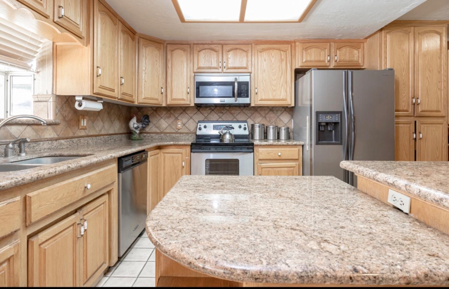 6066 East Grayson Road Hughson, CA 95326 - Photo 7 of 34
