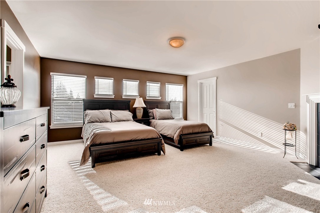 5915 Northeast 4th Place Renton, WA 98059 - Photo 13 of 25