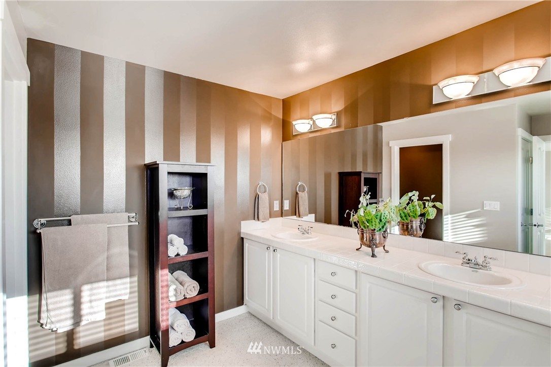 5915 Northeast 4th Place Renton, WA 98059 - Photo 15 of 25