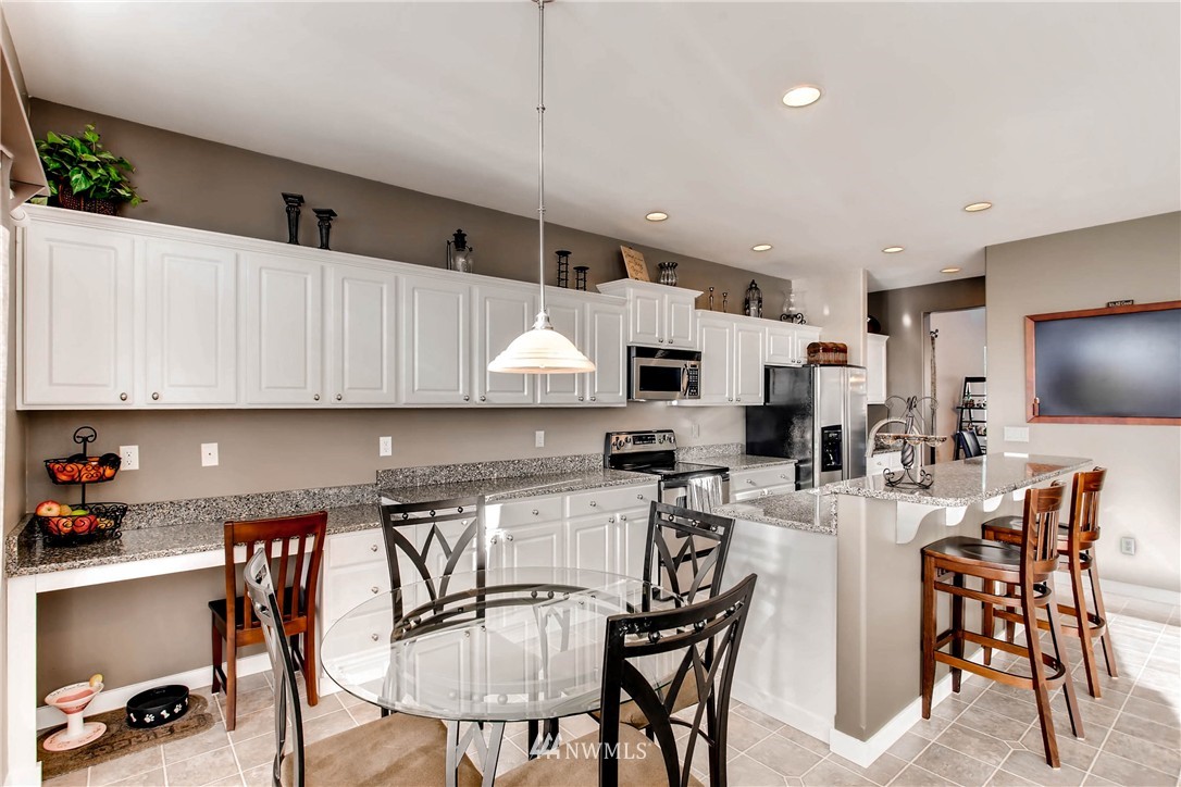 5915 Northeast 4th Place Renton, WA 98059 - Photo 8 of 25