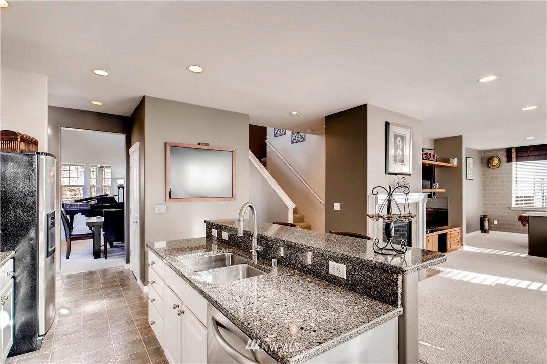 5915 Northeast 4th Place Renton, WA 98059 - Photo 9 of 25
