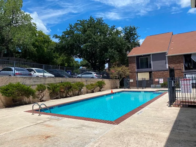 $895 | 1840 Burton Drive, Unit 128, Austin, TX 78741